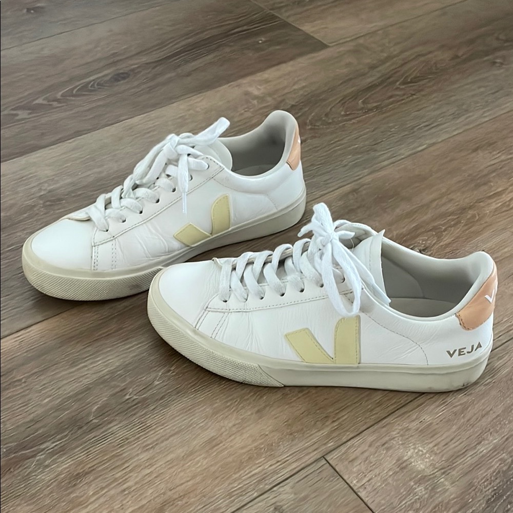 Veja Women's campo White and Cream Sneakers